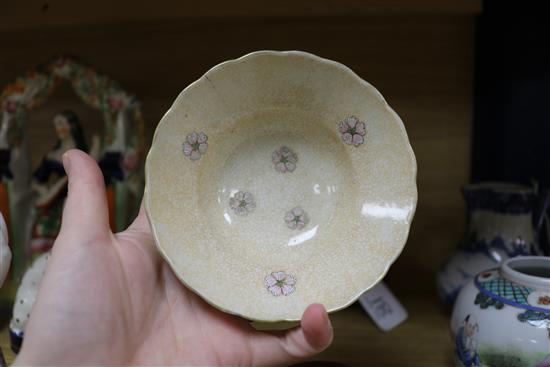 Seven items of mixed Chinese ceramics